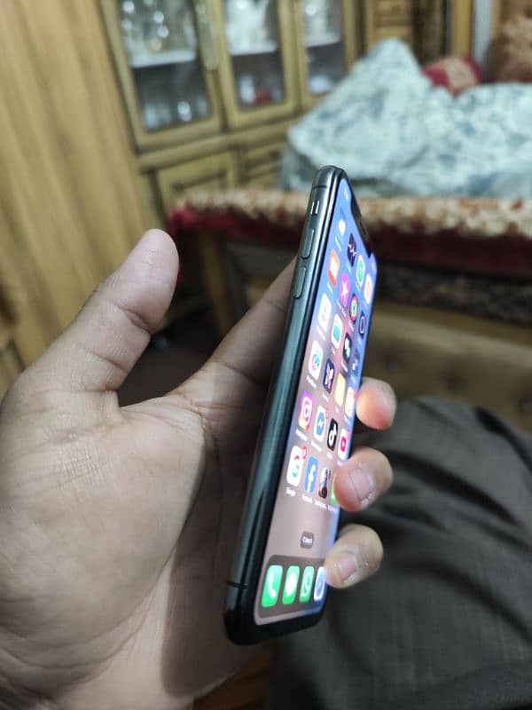 iPhone XS 64gb 7