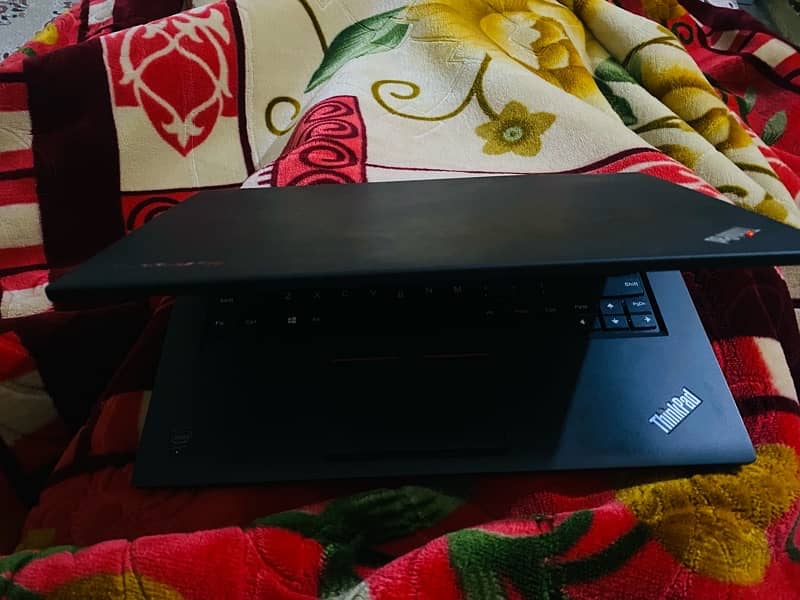 lenovo thinkpad i5 5th gen 10/10 condition 2