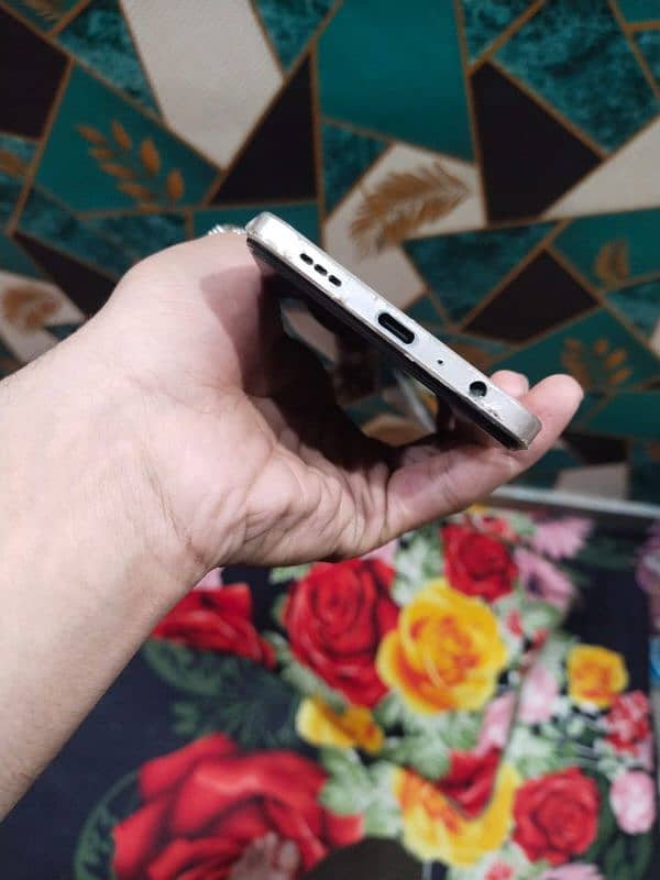 Oppo F21 pro. urgent sale  with Vivo 5