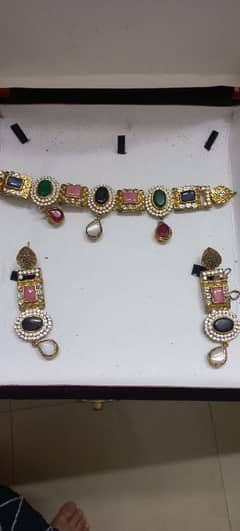 choker with earrings