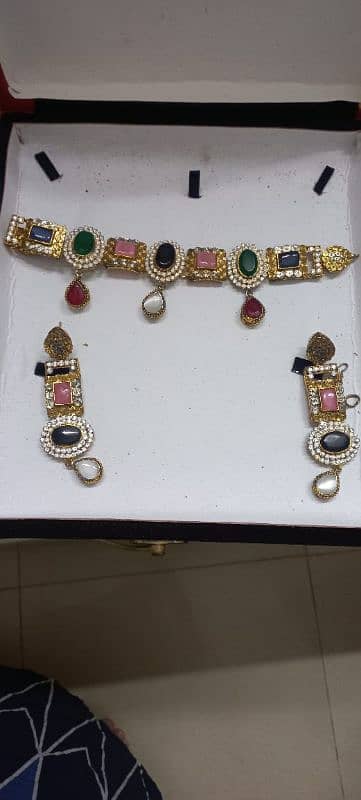 choker with earrings 1