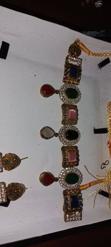 choker with earrings 5