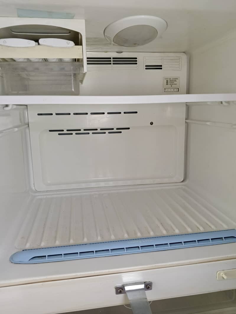 LG large size fridge 7