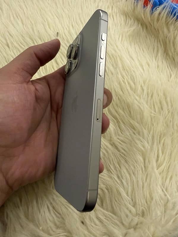 Apple iphone 15 pro max hk model 256gb just like new 1