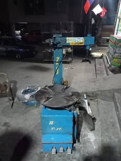 tyre shop ka mokaml sman for sale bikul ok ha or shat ciban bhe ha