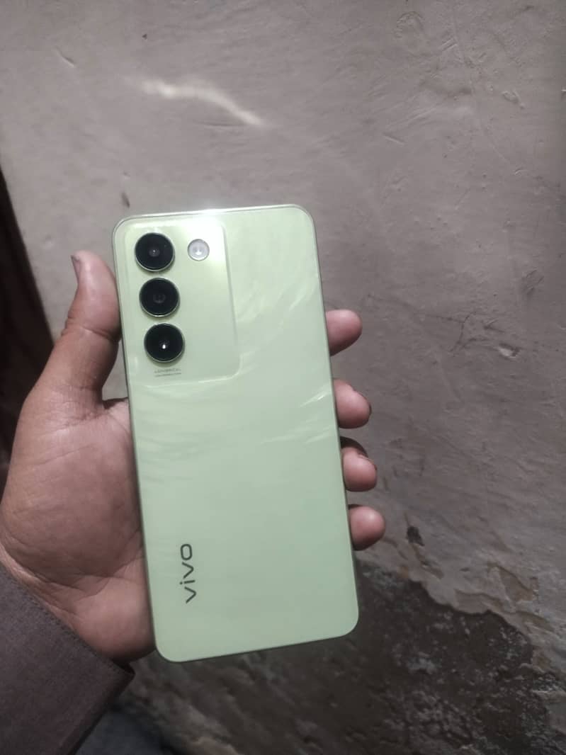 Vivo y100 8/128 with Best Condition 0