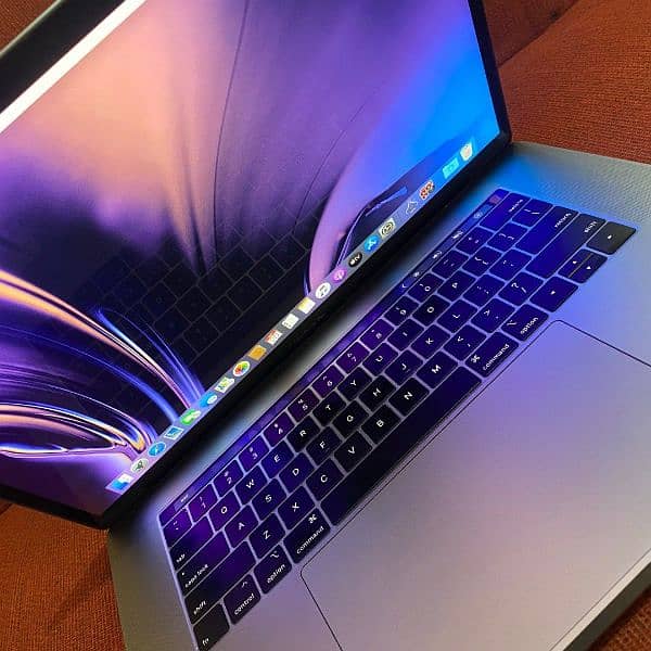 Macbook Pro 15-inch 2019 (i9/32/500) 1