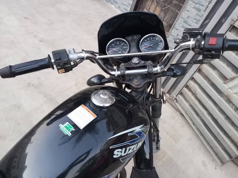 Suzuki GS 150 SE 2018 2