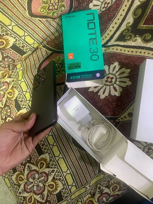 note 30 box chrger sath condition 10/10 hai no open no repair 2