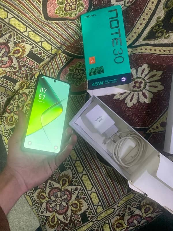 note 30 box chrger sath condition 10/10 hai no open no repair 3