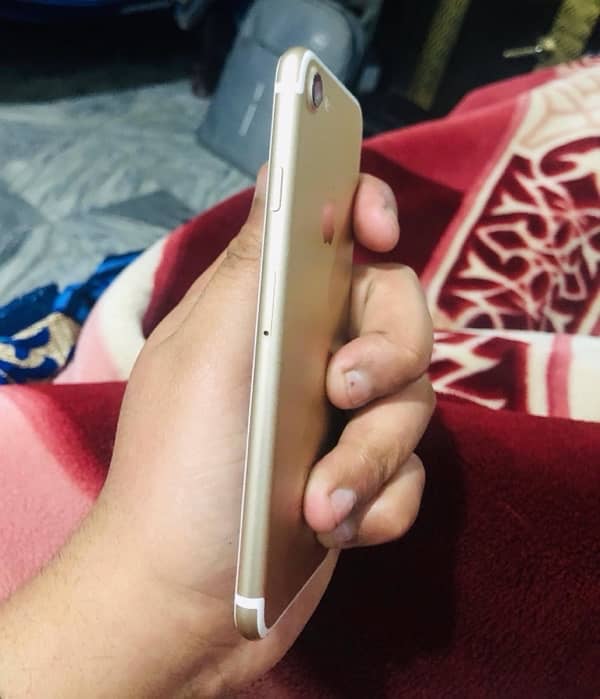 iphone 7 128gb pta approve  golden colour 2