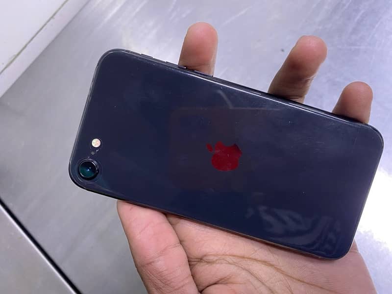 I sale my I phone SE 2020 2nd Generation 5