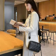 Stylish Girl's Crossbody Bag In Black Color