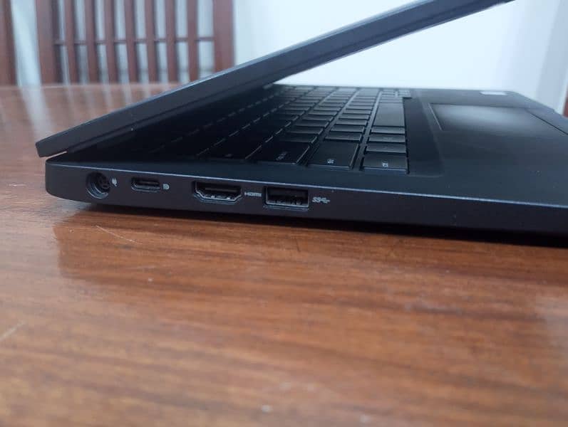 Dell laptop like brand new condition 8 Gb ram 256 rom 5