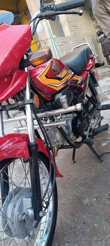 honda pridor 100cc good condition all punjab number biometric 7