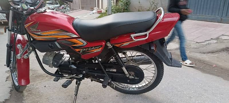 honda pridor 100cc good condition all punjab number biometric 11