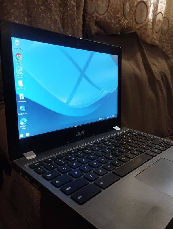 3 Acer Chromebooks with charger for urgent sale 1