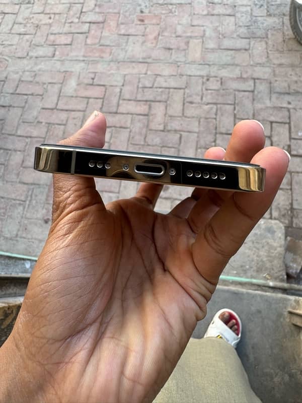 iPhone 12 Pro Rose gold 3