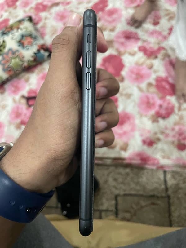 Apple iPhone 11 3