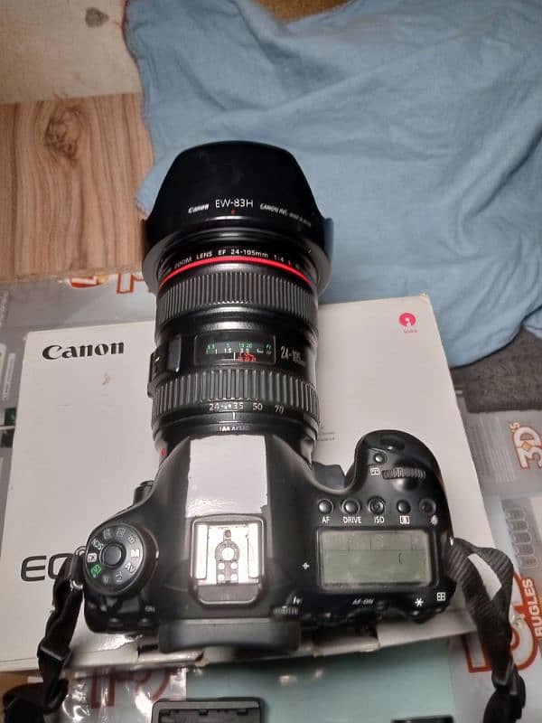 Canon video camera 6d. 2 24/105 3