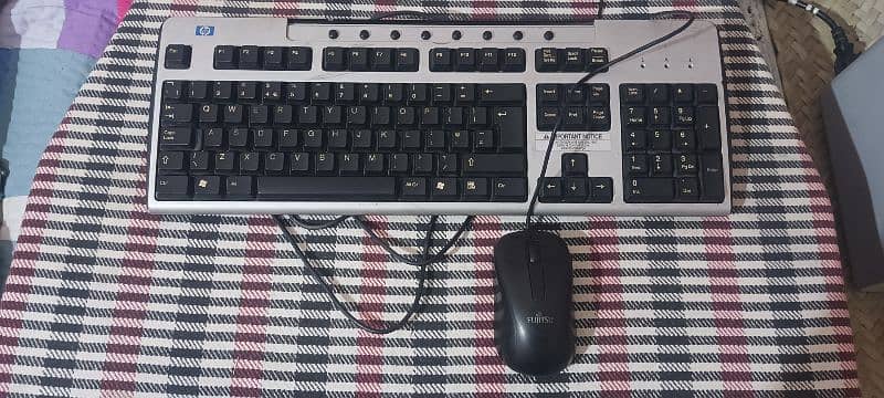 HP Wired Keyboard + Fujitsu Wired Mouse 2