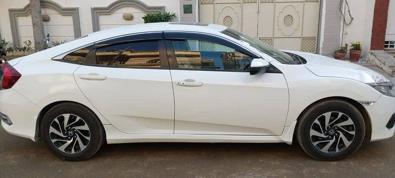 Honda Civic Oriel 2016 - First Owner | Total Genuine | Zero Touchup 2