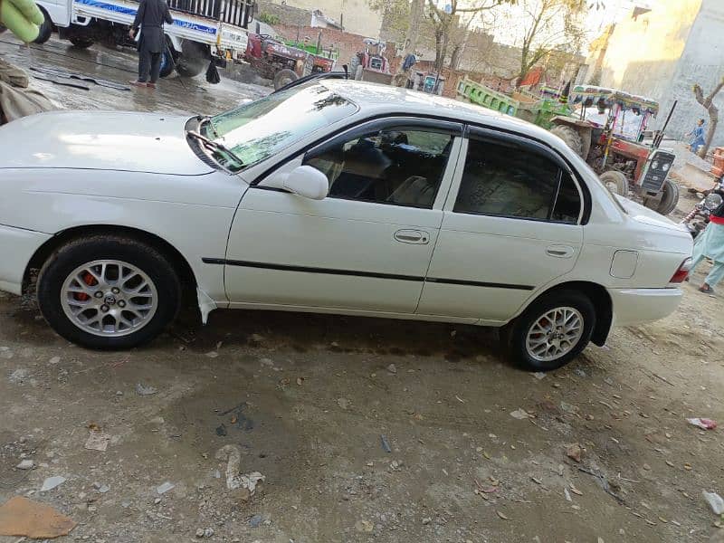 Toyota Corolla XE 2001 0