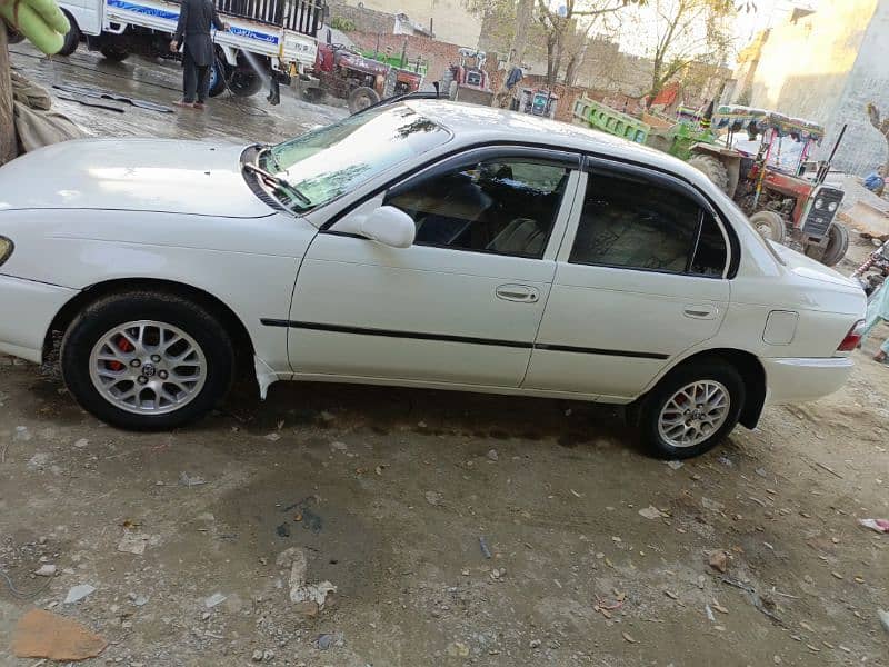 Toyota Corolla XE 2001 1