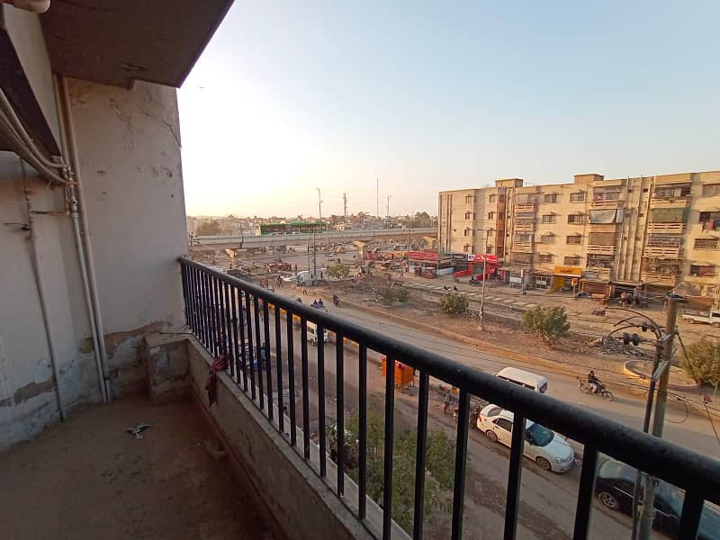 URGENT SALE 5 Rooms Flat In SAIMA FLAT In Good Condition For Sale, INVESTOR RATES, North Karachi 24