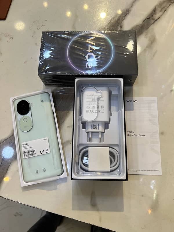 ViVo v40e just box Open 1