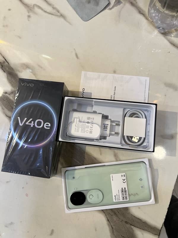 ViVo v40e just box Open 2