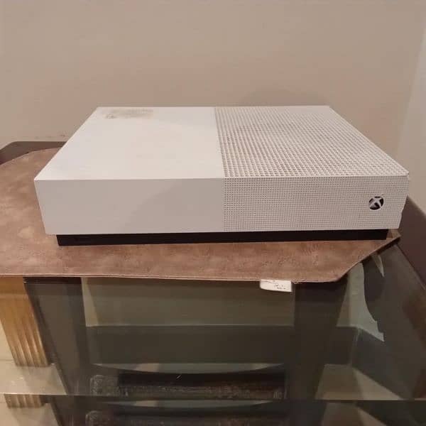 Xbox One S Digital 1Tb with Two Original Controllers 1