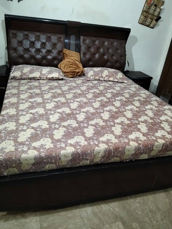 King size bed and Dressing table for sale 5