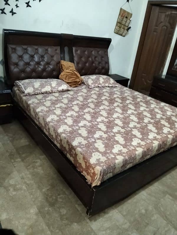 King size bed and Dressing table for sale 6