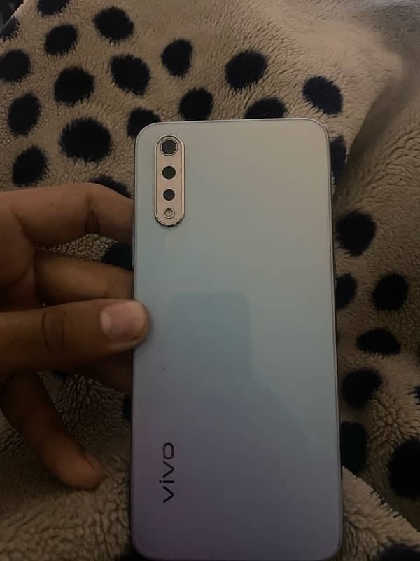 vivo s1 4/128 with box and charger 1