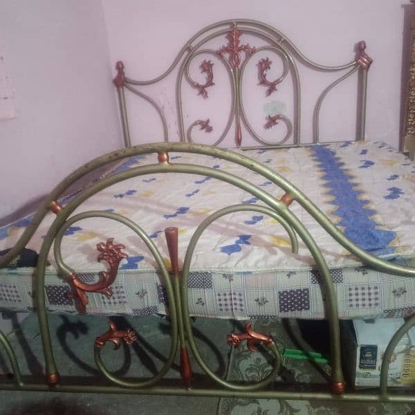 iron bed 0