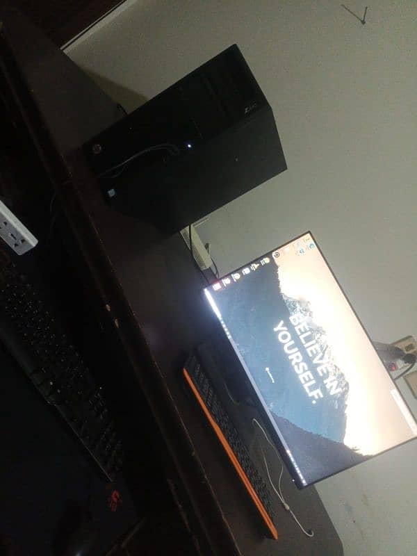 Z440 HP in tower with LED 24 inch DeLL 1