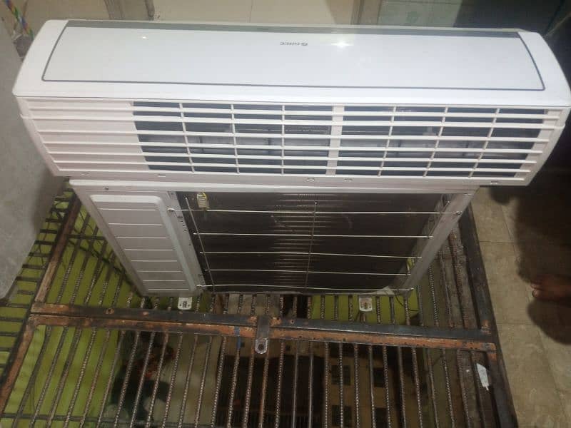 gree AC 1.5 ton DC inverter . 0323 4811011. 2