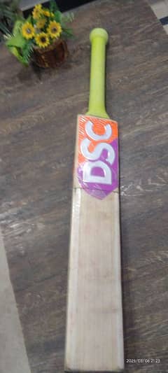 Excellent Slightly Used English Willow Cricket Bat Available for Sale