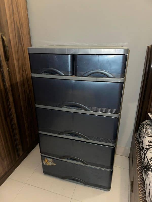 urgent sale my 6 drawers set 0