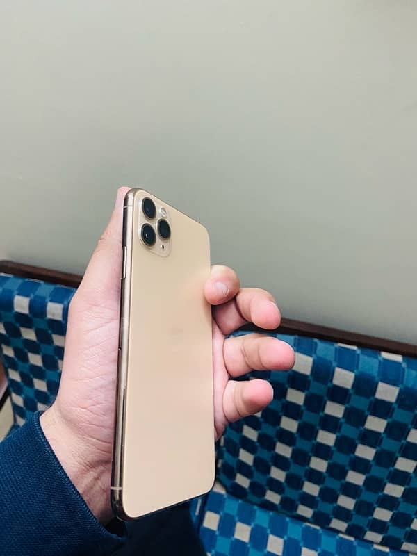 Iphone 11 Pro Max Non PTA ( Good Condition ) 1