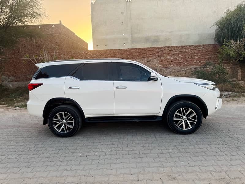 Toyota Fortuner V 2017 13