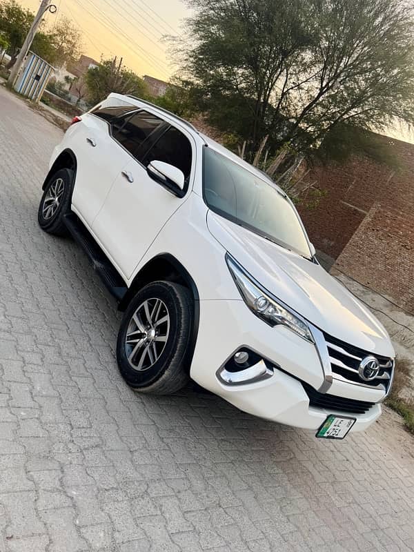 Toyota Fortuner V 2017 14