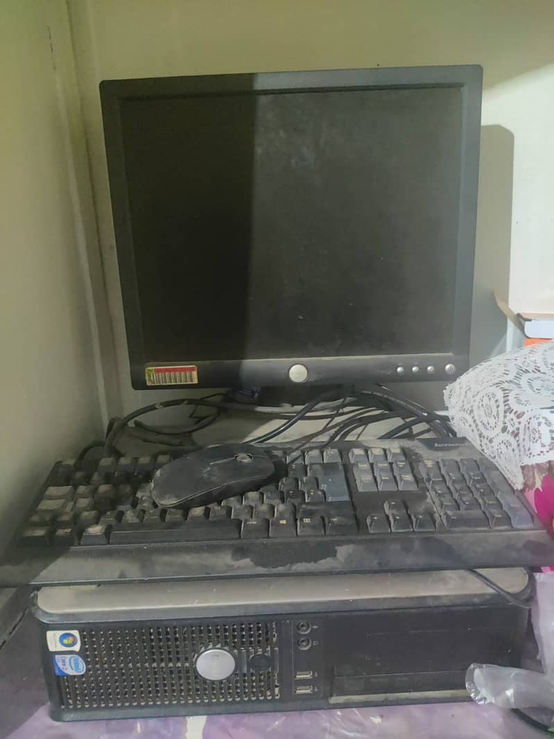 Dell Core 2 Duo with 15 inch dell lcd and Mouse, keyboard 0