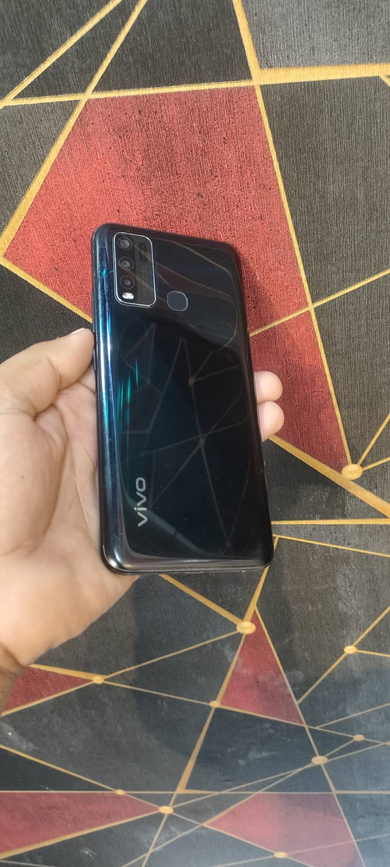 Vivo y30 4/64  only serious buyers contact 5