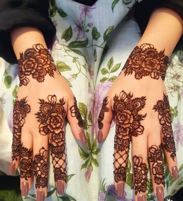 I need mehndi arts, if any girl wants to come to the stall, contact me 2