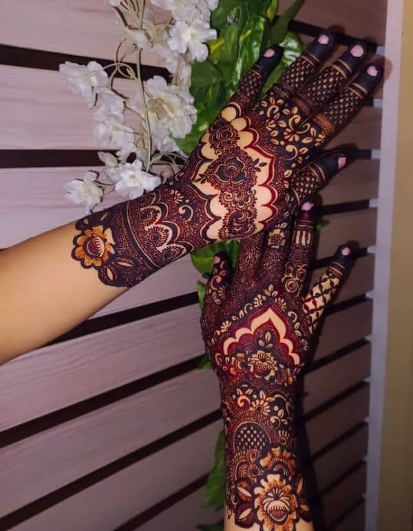 I need mehndi arts, if any girl wants to come to the stall, contact me 3