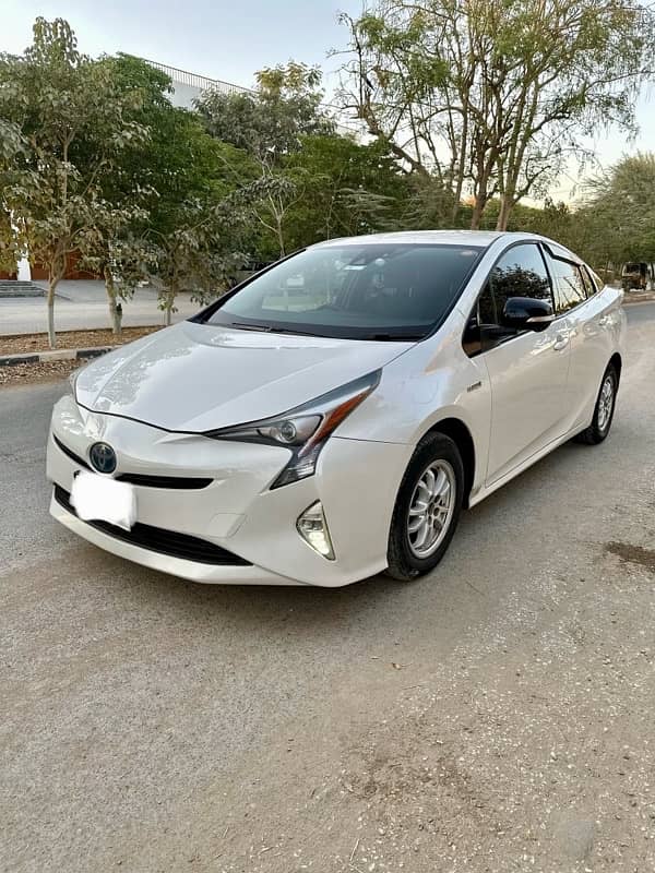 Toyota Prius 2015 NEW SHAPE 2