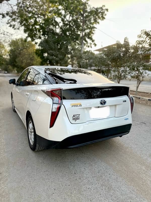 Toyota Prius 2015 NEW SHAPE 3