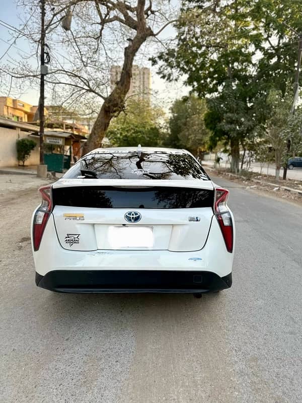 Toyota Prius 2015 NEW SHAPE 4